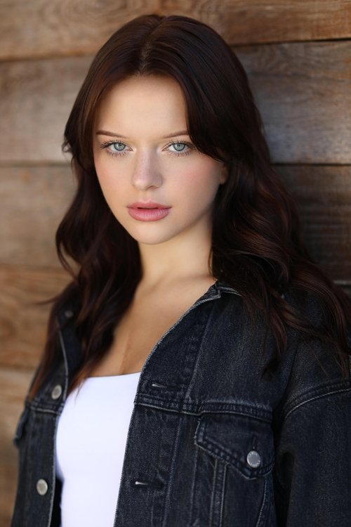 Clara Alexandrova as Kira