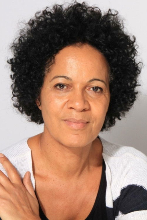 Mo Asumang as Reporter