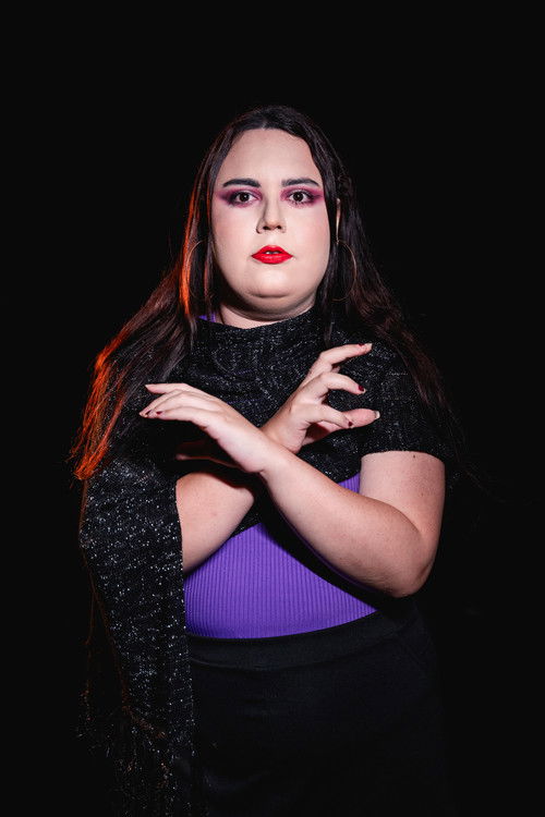 Sarah Trajanovic as Ela Mesma