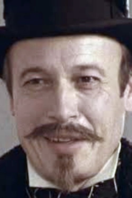 François Dalou as Police inspector