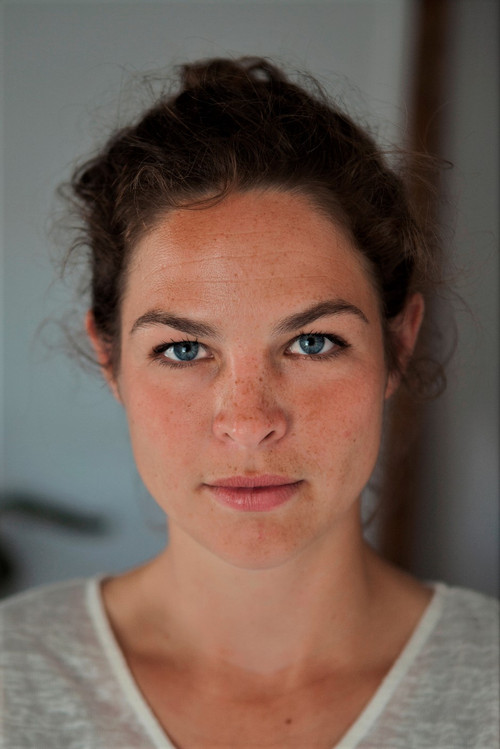 Sophie Schut as EHBO dokter