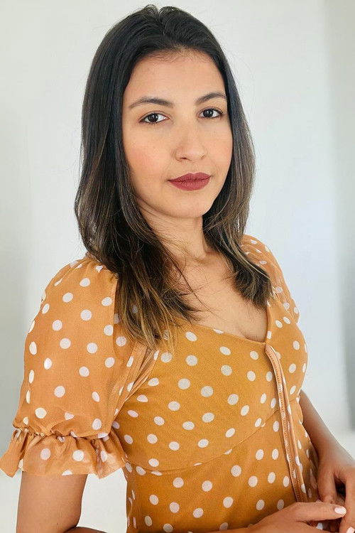 Naiara Alves as Capitã Mayla