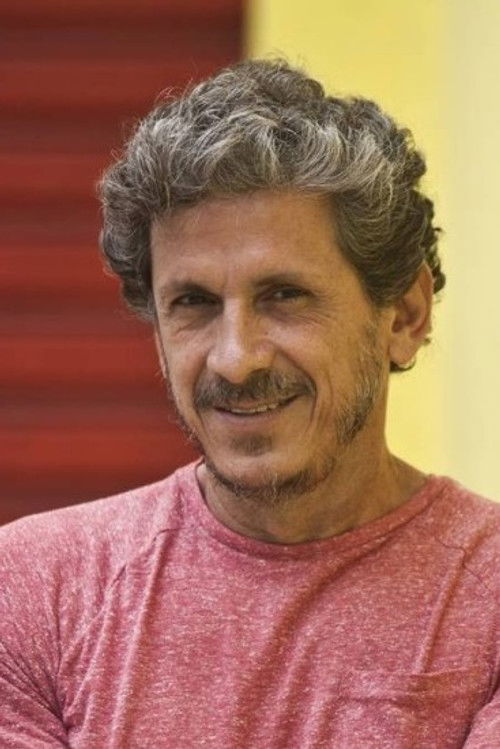 Paulo Vespúcio as Dr. Nogueira