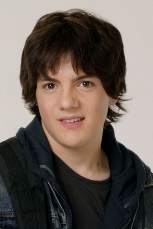Matthew Knight as Justin Reese