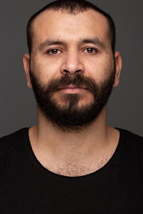 Mehmet Bezgin as Polis 1