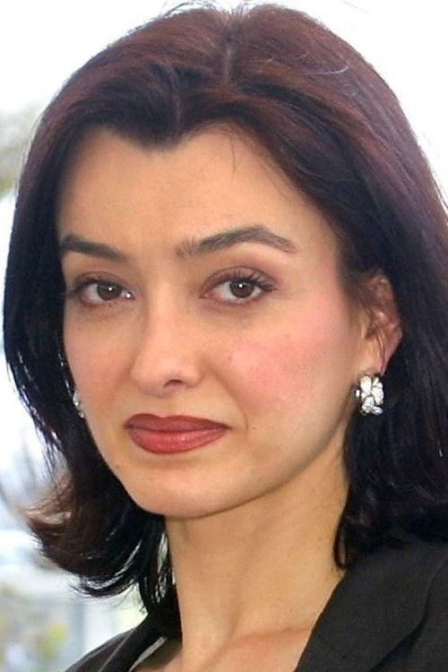 Cécile Camp as Elle