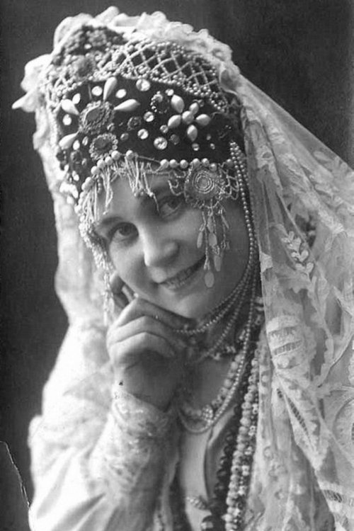 Vera Lvova as бабушка Лиза