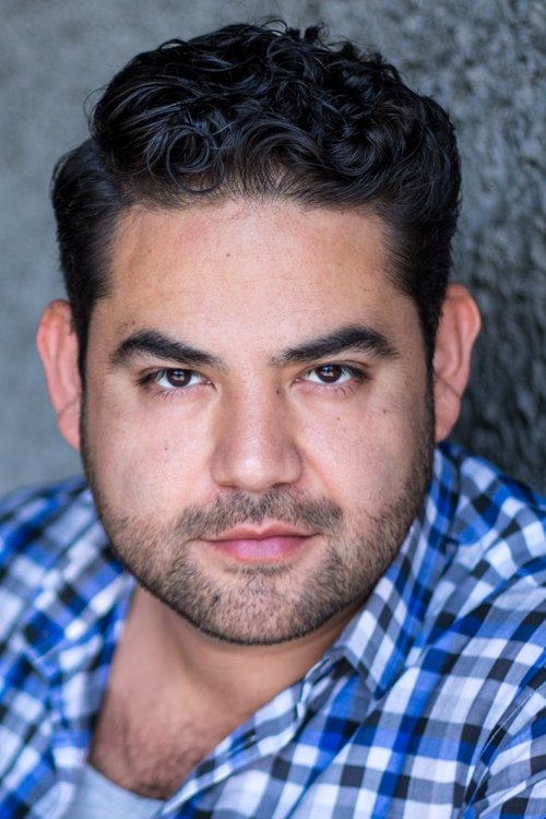 Juan Gabriel Pareja as Oil Worker