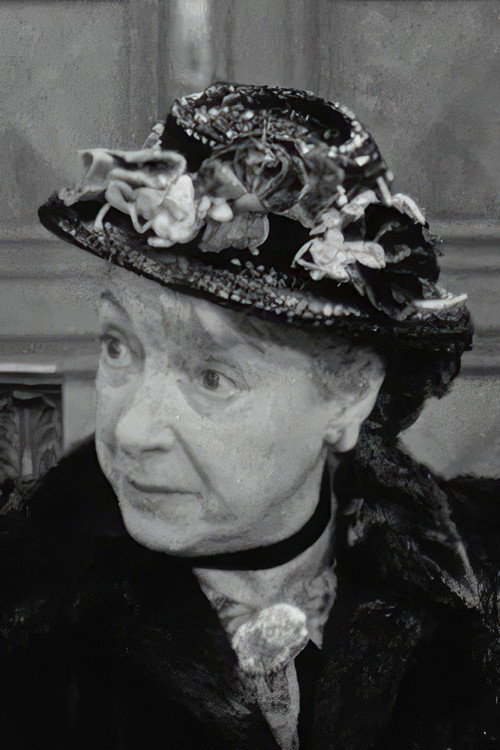 Emma Lyonel as la baronne