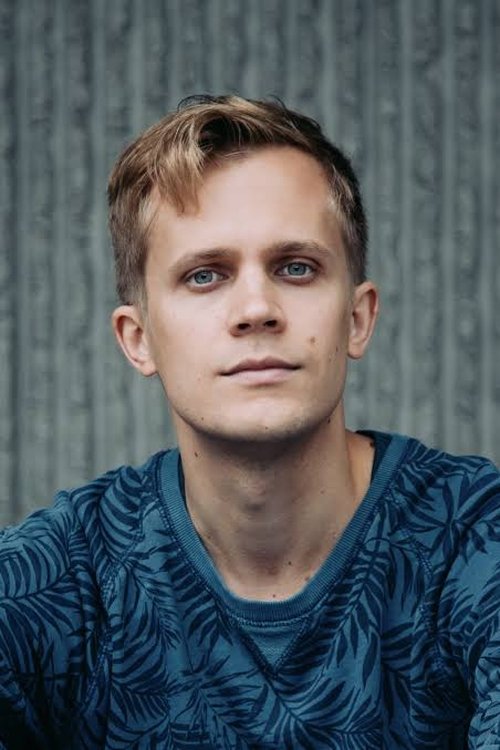 Janne Puustinen as Leevi