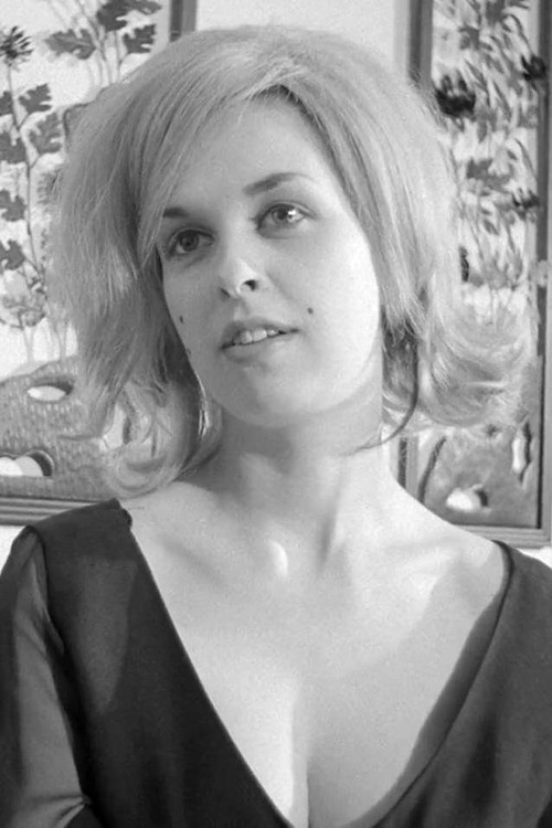 Dawn Bennett as Tracy, Della's Cousin (uncredited)