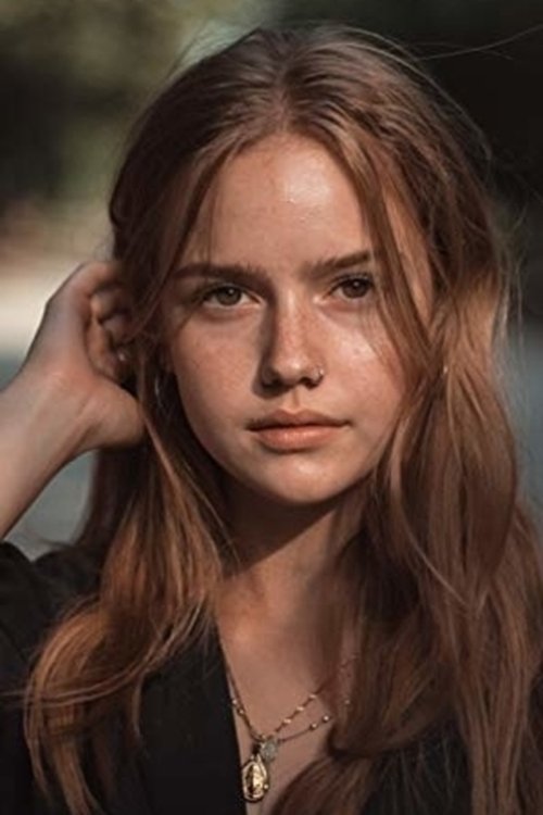 Amélie Hoeferle as Cate