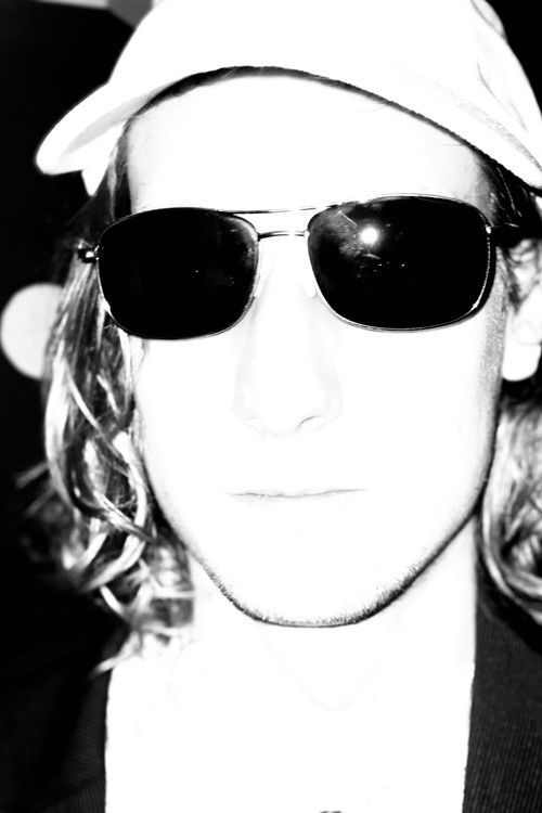 Luca Mathies as Priester