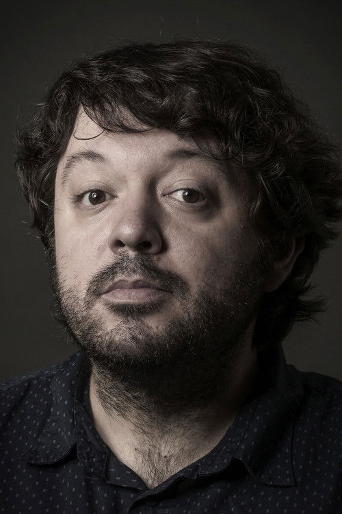 Jorge Vaz Gomes as León Solá