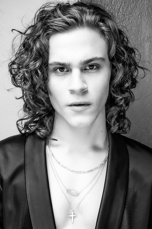 Patricio Serna Meza as Ángelo Ramírez