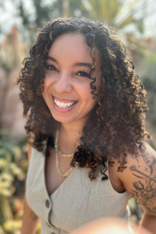 Amanda Platt as August