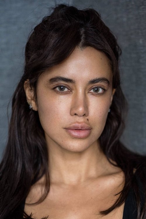 Lorena Sarria as Itsara