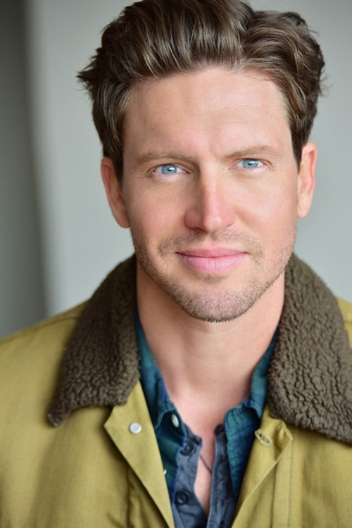 Barrett James as Cash