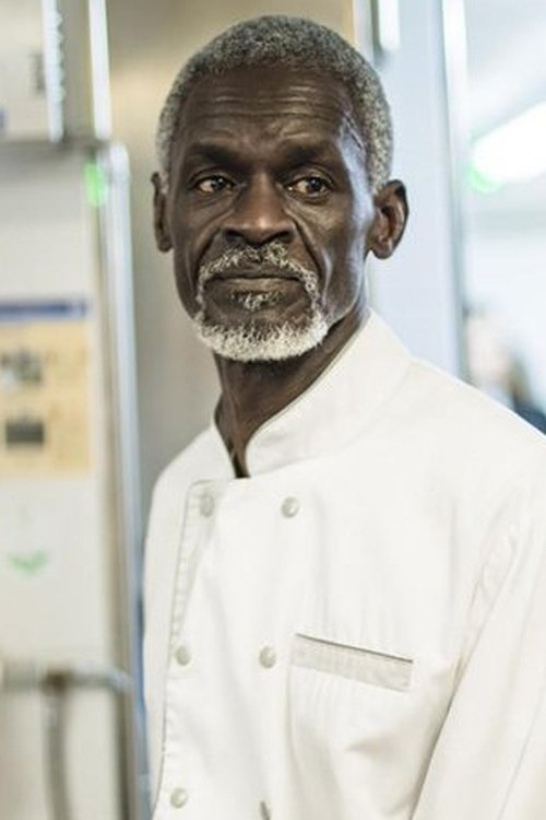 Youngar Fall as Lamouna, Samba's uncle