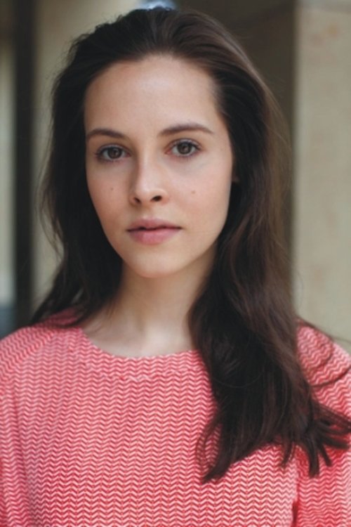 Josefine Voss as Ioana