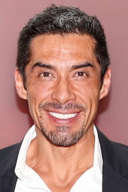 Charly López as Rubén