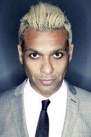 Tony Kanal as Self - Bass