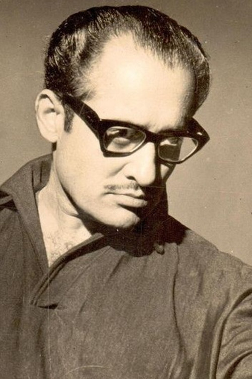 Nasir Hussain as Pujariji