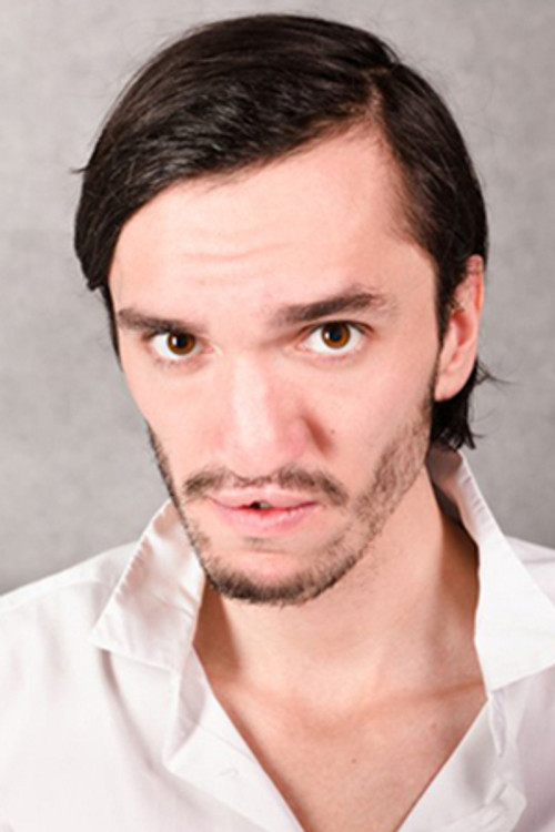 Cosme Castro as L'homme mystérieux