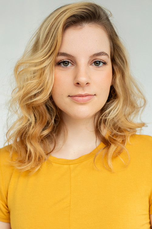 Hortense Bamas as Fanny - Françoise