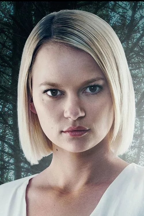 Ellie Duckles as Thea