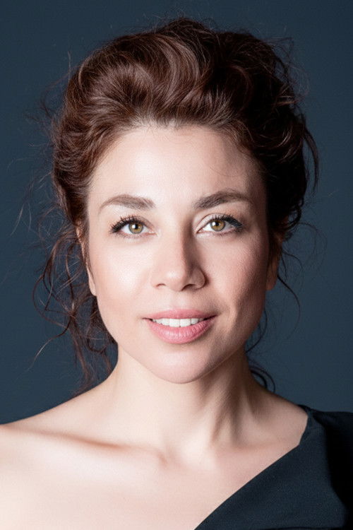 Yeşim Ceren Bozoğlu as Güldene