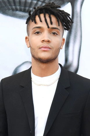 Nicholas L. Ashe as Gavin Matthews