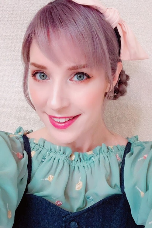 Diana Garnet as Aura