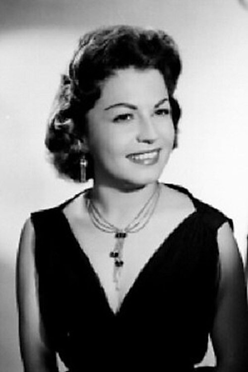 Mary López as María