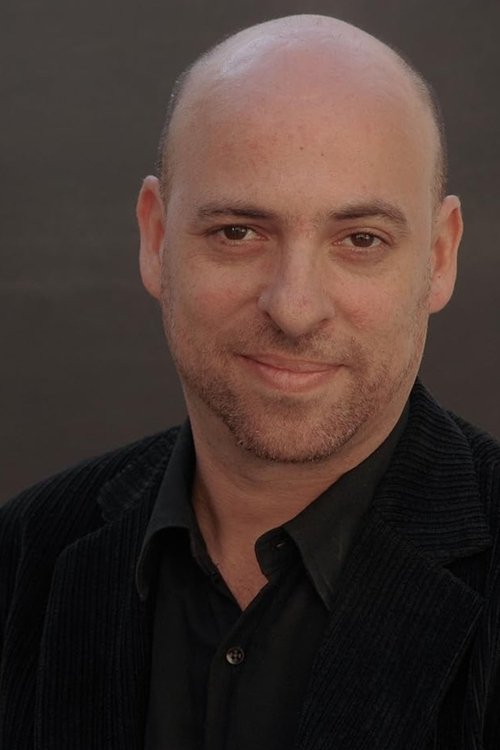 Fabián Stratas as Reportero