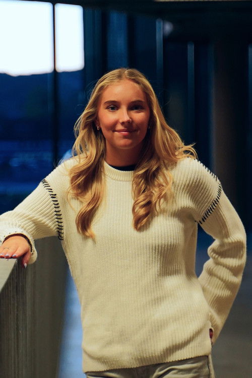 Alexandra Bohmann as Maja