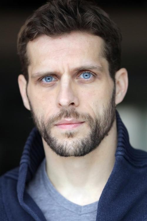 Quentin D'Hainaut as Cdt Vincent Gomez