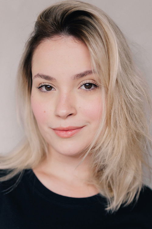 Raissa Chaddad as Beatriz Gaspar