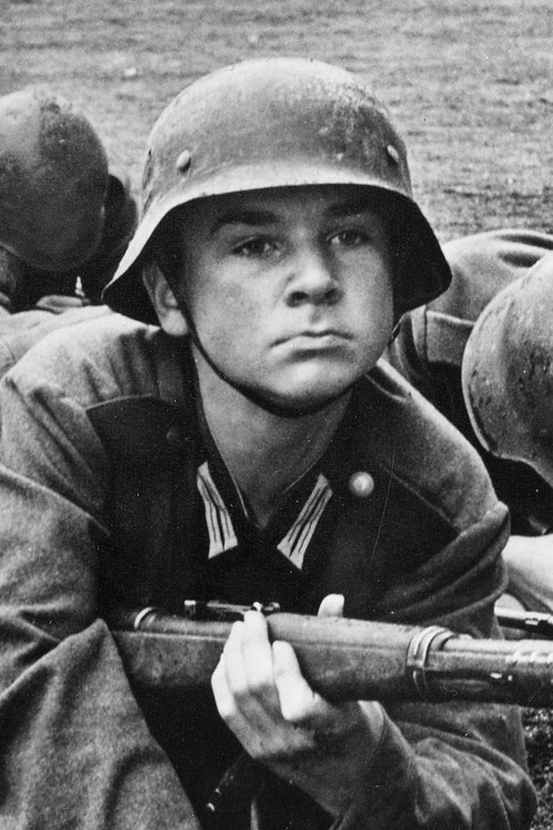 Günther Hoffmann as Sergeant Tomlins