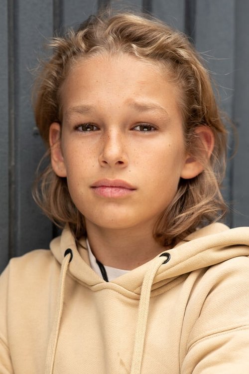 Noèl Gabriel Kipp as Umbo