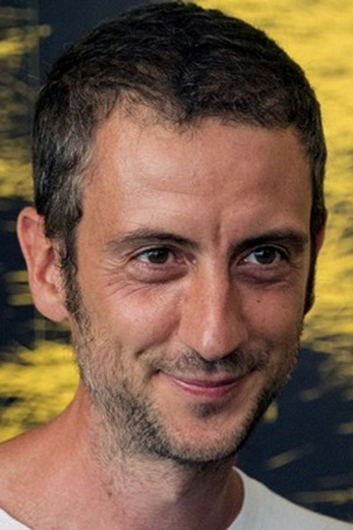 Bruno Forzani as Tête (head)