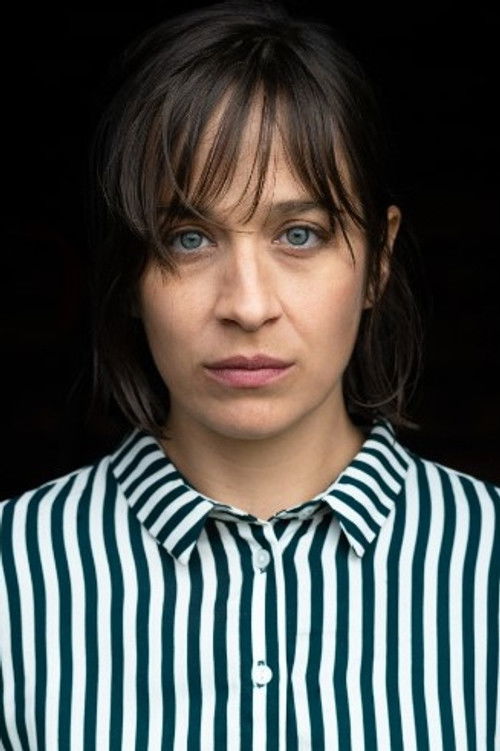 Sophie Resch as Renate