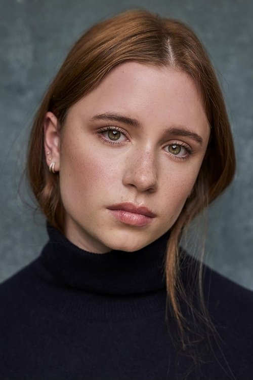 Dixie Egerickx as Gillian Baker-Hyde