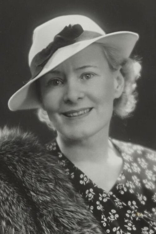 Sara Heyblom as Old Lady