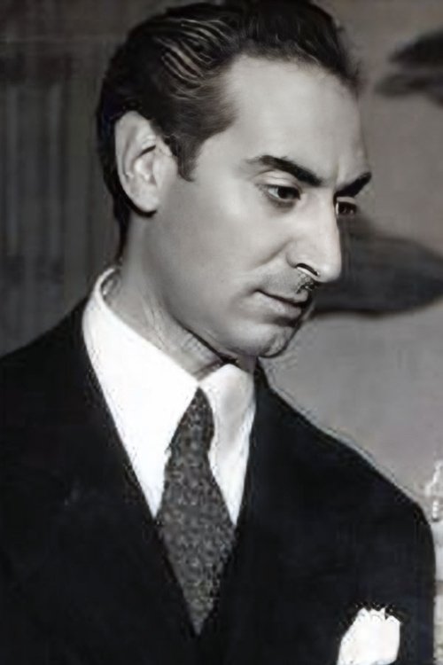 Enrique Guarnero as Don Servando