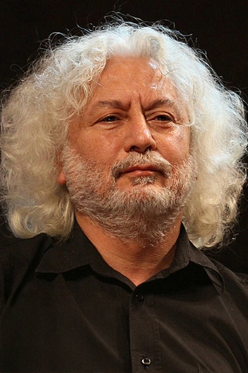 Erkan Oğur as Muzisyen