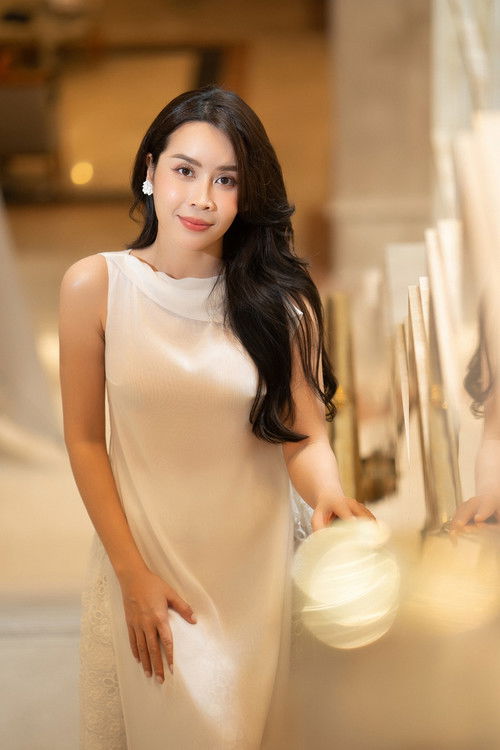 Lưu Hương Giang as Self - Coach