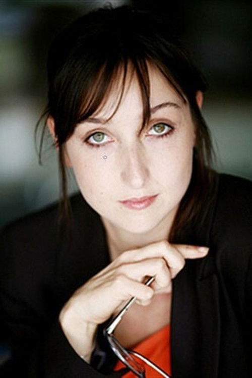 Marie Bouvier as 旁白