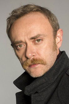 Tansu Biçer as Father