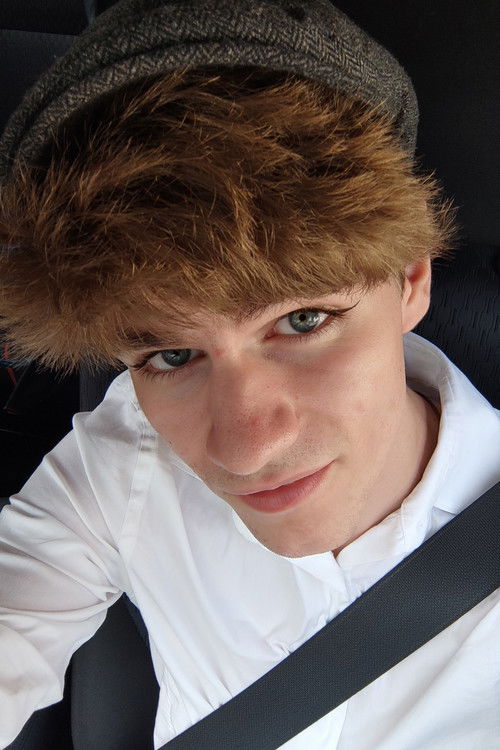 Ángel Medina as Johny Lavidia (father)